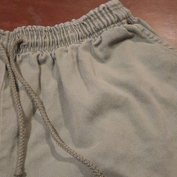 DENIM GREEN WOMEN'S  SHORTS  size 18. - Picture 3 of 4